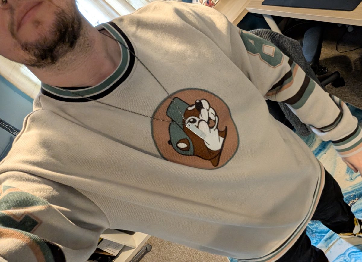 CassiusRed's tweet image. Husband got me a Bucees sweater for my birthday and I love it so!

It's on my list for places to visit whenever I eventually travel to the US again :3c