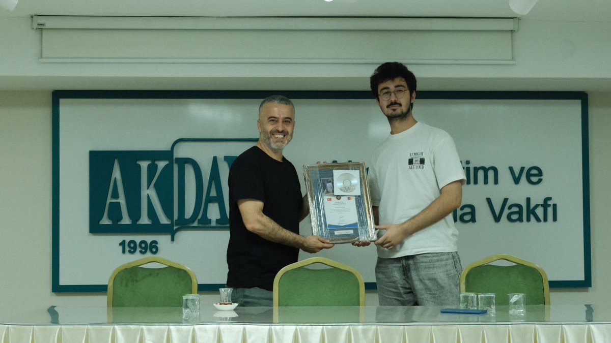 gdhgenelmerkez's tweet photo. Düşünce Akademisi'nde bu hafta "Sinemada Göstermenin Sorumluluğu" konulu semineriyle Suat Köçer bizlerleydi. https://t.co/xlxYOOMIAk