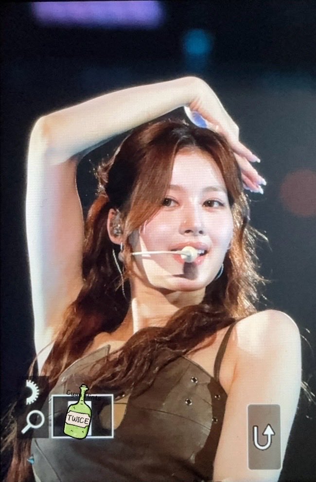 Cyan Hints tweet media