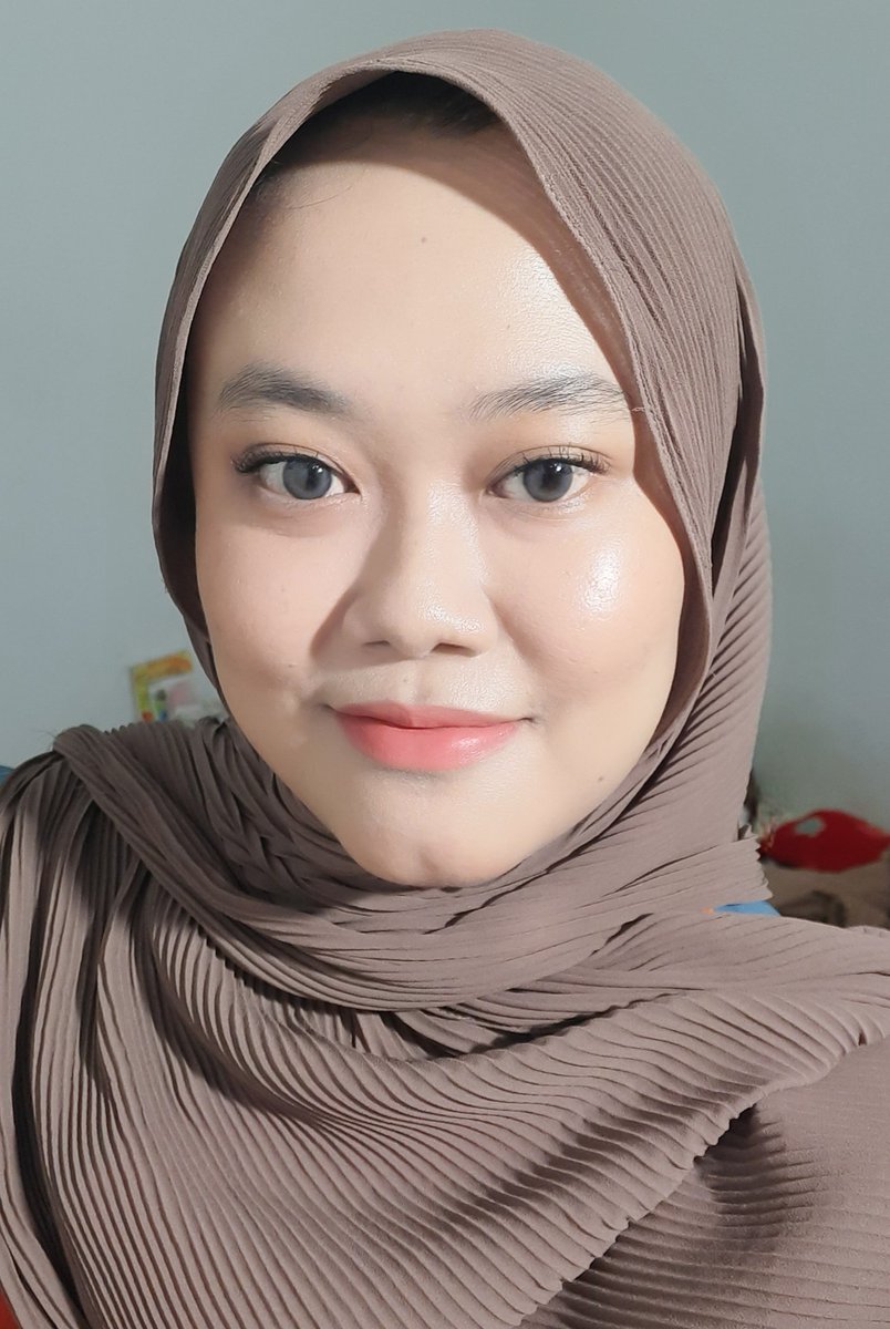 yassqualane's tweet photo. Kalian tau Viva Queen kan ? yg pensil alisnya legend itu loh 👀 siap - siap jatuh cinta lagi sama another product Viva Queen ! karena sekarang punya 2 mascara barukkk

LOOK AT MY EYELASHES ! ini literally cuma pakai mascara tapi jadi super lentik, bervolume &amp; nggak clumpy 👁👁 https://t.co/tgn4dczroV