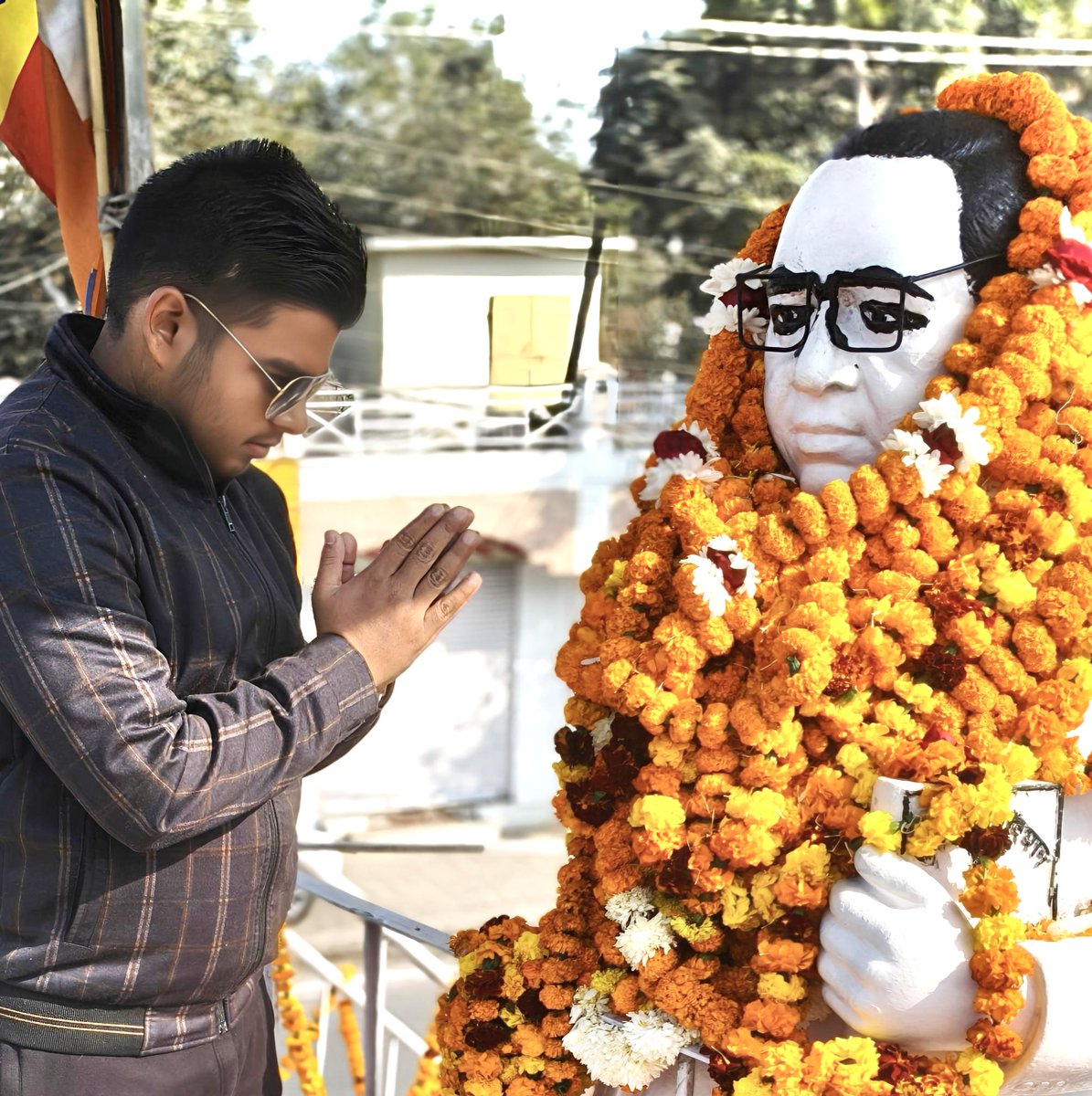 harshharitmrt's tweet photo. विश्व के सबसे बड़े लोकतंत्र भारत देश के '#संविधान' रचयिता, भारत रत्न बाबा साहेब डॉ_भीमराव_अंबेडकर_जी के महापरिनिर्वाण दिवस पर कोटि-कोटि नमन।
देश के गरीब, वंचित व पिछड़े वर्गों के सामाजिक, आर्थिक, शैक्षिक उत्थान की दिशा में बाबा साहेब के योगदान को देशवासी सदैव याद रखेंगे !
#जयभीम https://t.co/BST0I3tDzk