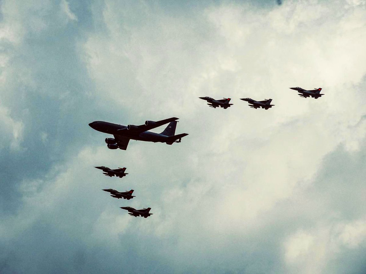 Quiero expresar el beneplácito de la provincia de #Córdoba por la llegada al país de los aviones F-16 adquiridos por el Gobierno Nacional y el Ministerio de Defensa, destinados a fortalecer y modernizar a nuestra Fuerza Aérea Argentina.

Esta decisión representa un paso