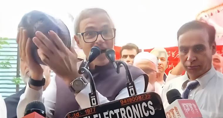 theWular's tweet photo. For Omar Abdullah, Kashmiris are like tissue paper; totally disposable. People in Kashmir have to beg him for even the most obvious things. He could have given age relaxation a long time ago, but he didn’t. He purposely delays everything just to make Kashmiris  feel worthless. It’s terrible.

This man is a perfect example of the elite politicians who have zero empathy for the very people who put them in power.