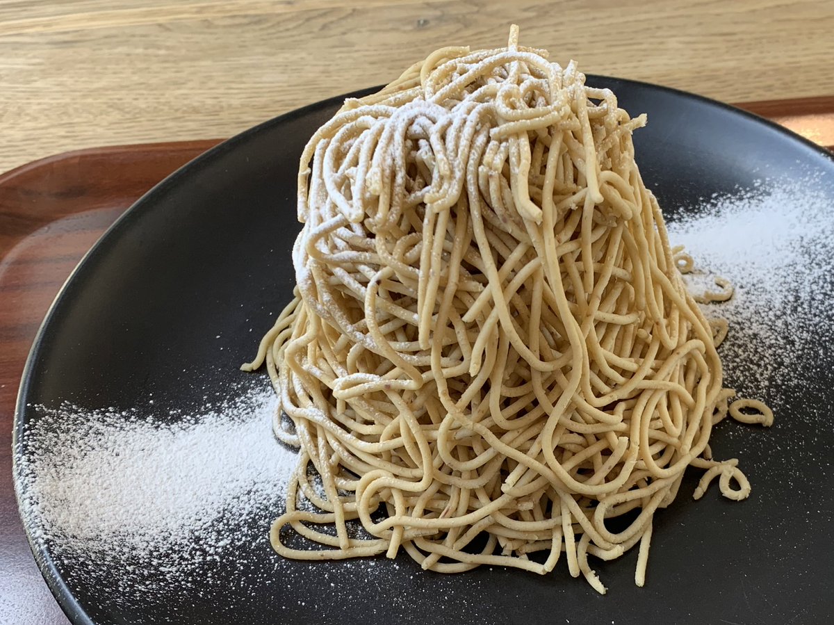 帰宅しました。美味しそうなモンブランにつられて、なぜかフランス車の