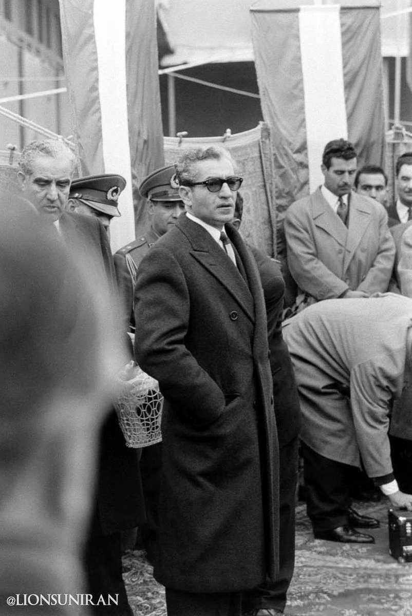 LeeLeeDaa's tweet image. هنوز توی قلب ملت سلطنت می‌کنی اعلیحضرت.