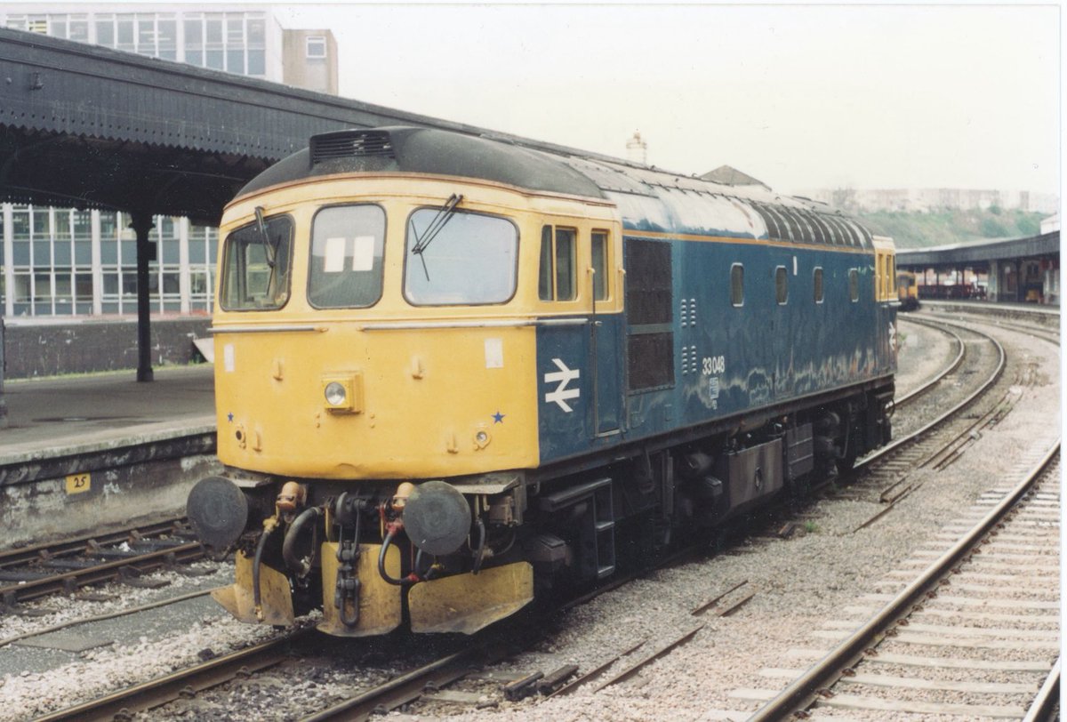 33048 at Bristol Temple Meads, 20/12/86.