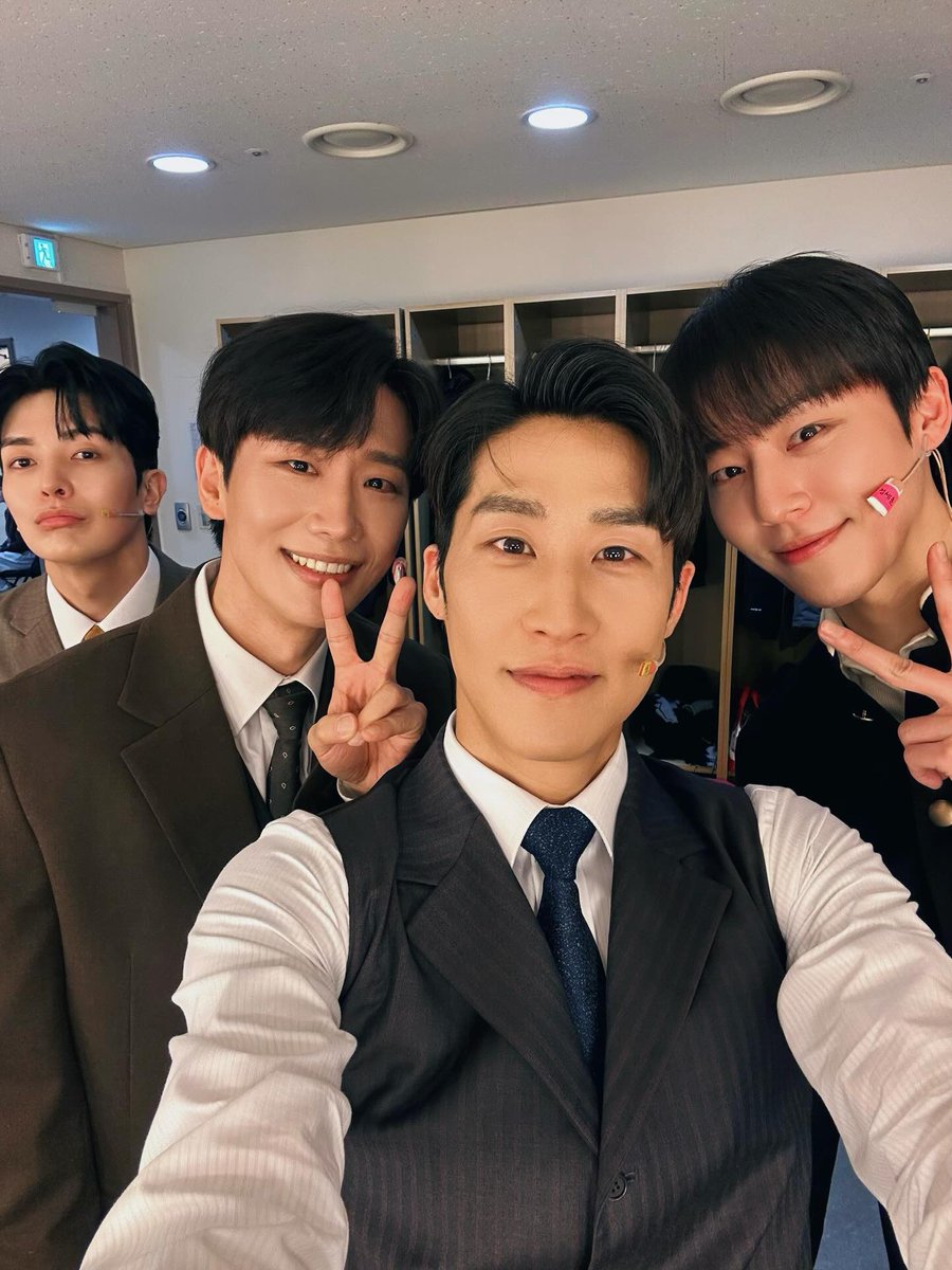 kkyoungsu_archv's tweet photo. [IG] 251206 @ zy_chul 
김지철 배우님 인스타그램

시작, 팬레터📝

#뮤지컬 #팬레터 

🔗 https://t.co/XHVhIlfxTt https://t.co/r97YoFvzA0