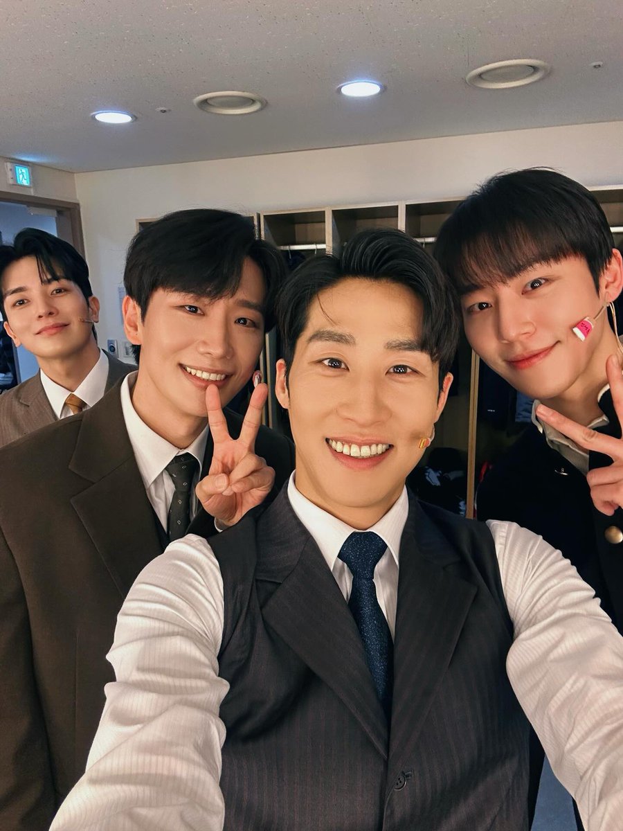 kkyoungsu_archv's tweet photo. [IG] 251206 @ zy_chul 
김지철 배우님 인스타그램

시작, 팬레터📝

#뮤지컬 #팬레터 

🔗 https://t.co/XHVhIlfxTt https://t.co/r97YoFvzA0