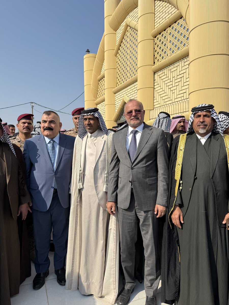 تشرفت اليوم بحضور افتتاح مضيف الشيخ نايف البزيع البدري في الناصرية، وبلقاء الأحبّة في أجواءٍ عامرةٍ بالكرم والمحبة.
نباركُ للشيخِ علي نايف البزيع واخوته اعادة افتتاح مضيفهم العامر، سائلينَ اللهَ أن يجعلهُ منبرَ خيرٍ وملتقى للمحبّة والوئام وقضاء حوائج الناس وحل مشاكلهم.