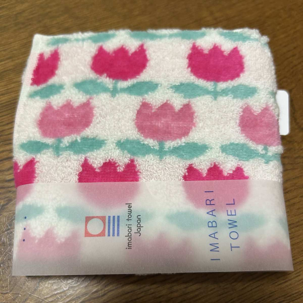 生命保険の営業さんからのプレゼント。
私が花の中でチューリップ🌷が一番好きなのをわかっていたかのような偶然。
さすが✨✨。
明日も良い一日になりますように🙏😌