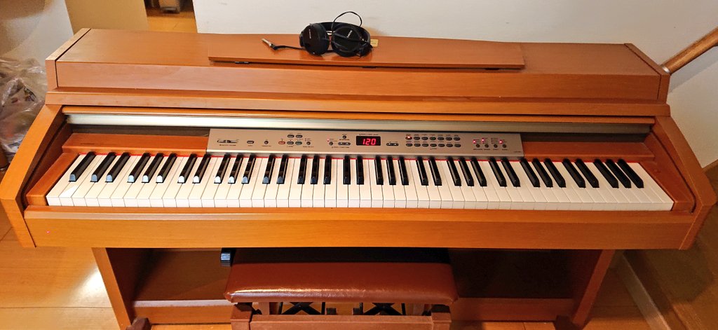 520hiroshi's tweet photo. 明日(12月7日)でサヨナラだね、家のクラビノーバ🎹

私の男の子2人を育ててくれて今まで本当にありがとう

#ヤマハ #YAMAHA #クラビノーバ #ピアノ #piano https://t.co/D3zBTtDJsM