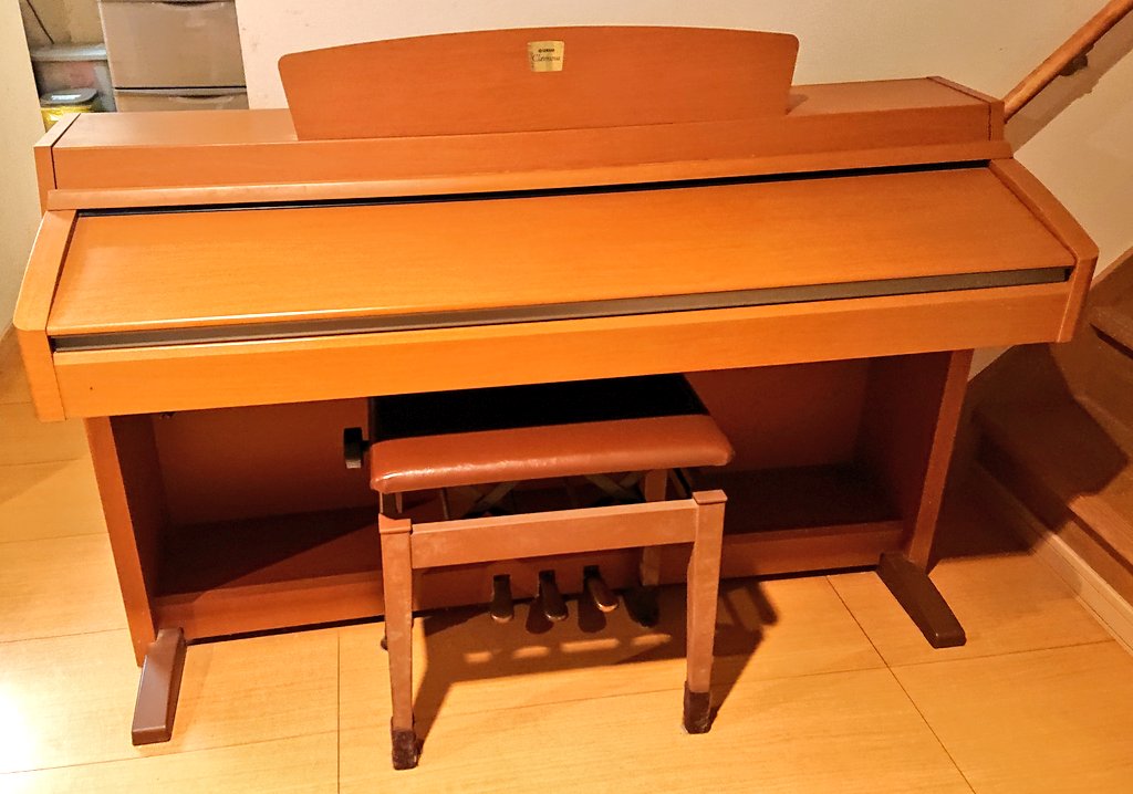 520hiroshi's tweet photo. 明日(12月7日)でサヨナラだね、家のクラビノーバ🎹

私の男の子2人を育ててくれて今まで本当にありがとう

#ヤマハ #YAMAHA #クラビノーバ #ピアノ #piano https://t.co/D3zBTtDJsM