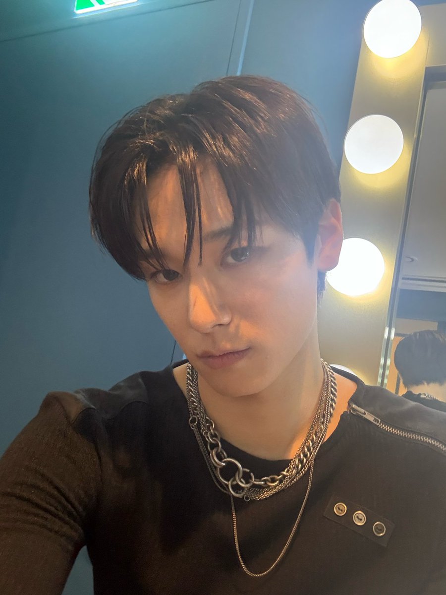 251206 🐱💬 [10:36pm kst]

juyeon sent photos from super vibe korea