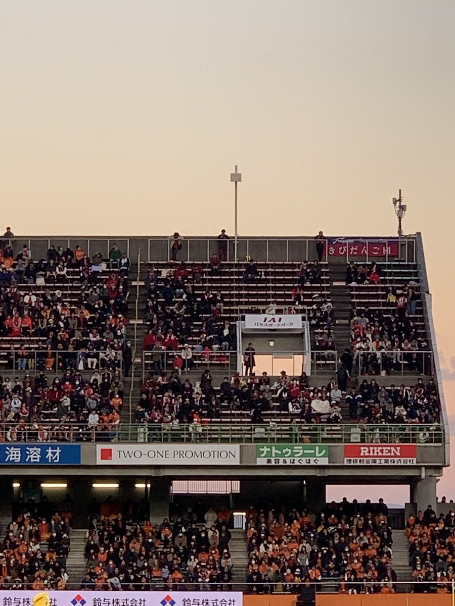 teru48608299's tweet photo. ファジサポの皆さん
不躾なお願いにたまたまかもですが多くの方がスタンドに残ってくれてホントにありがとうございました
もしかしたら次の舞台は岡山なのかも知れませんがその時は『清水の太陽』乾貴士をよろしくお願いします
#fagi
#spulse
#乾貴士 https://t.co/lEjAFrLH3K