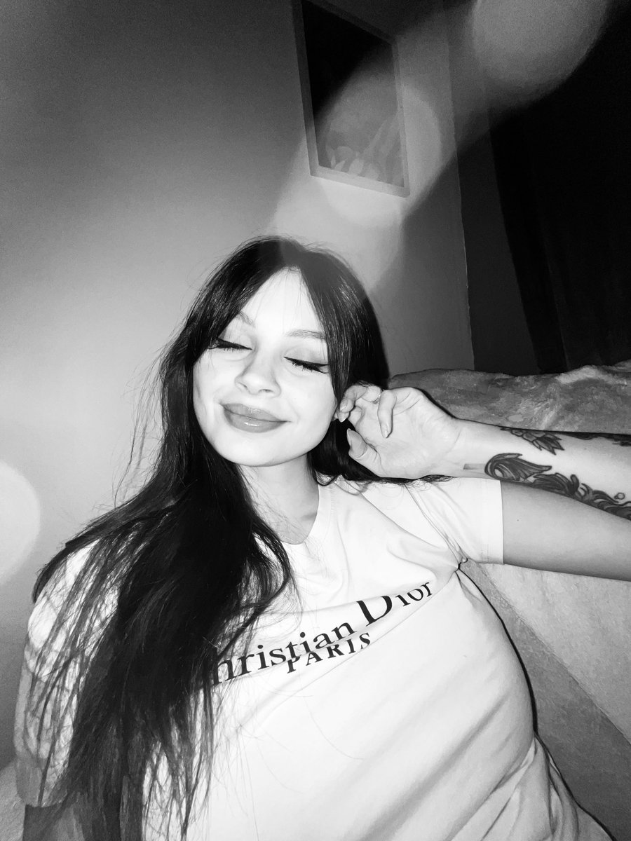 Veronika 🧸 tweet media