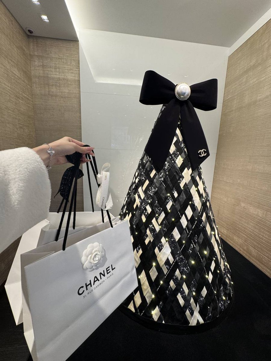 Rippilover___'s tweet image. Shopping is my favorite thing to do.