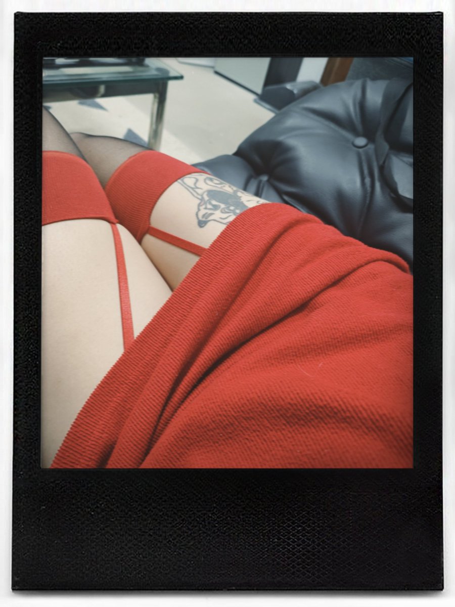 吾爱已逝，天地同寿。
出镜：@Wanzimeow
摄影：<a href="/guiyuntaizi/">归云</a>
附一张摄影师的腿。