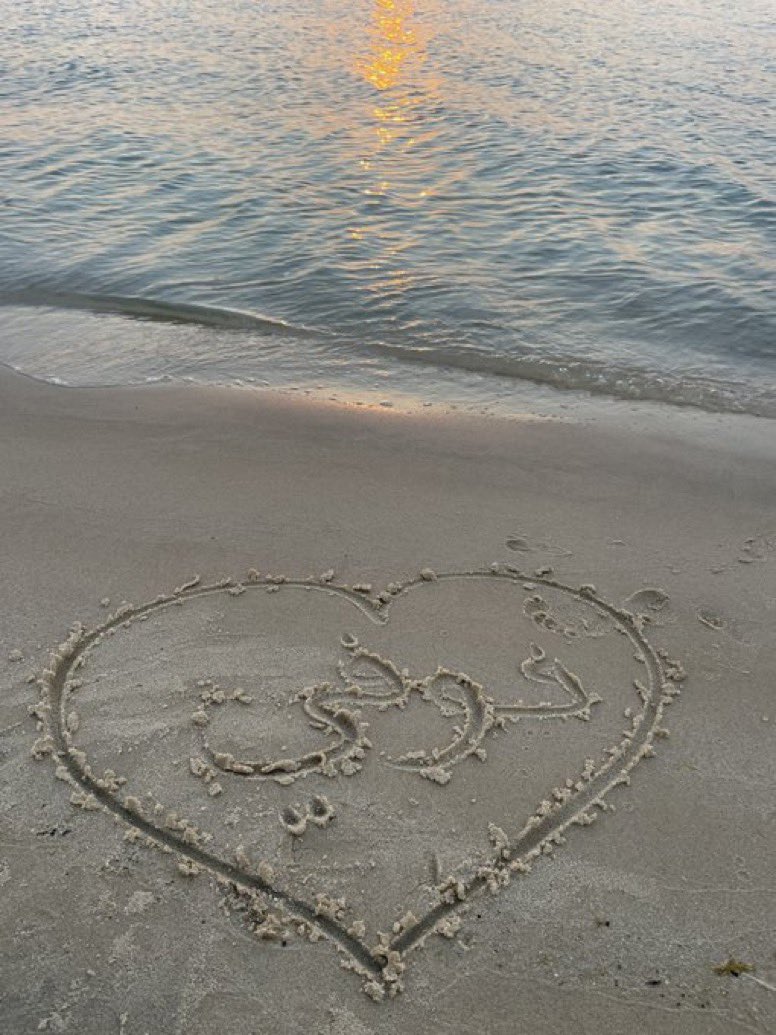 سين وكتبت اسمي يلاا بس باقي وحده لها شهر توعديني تكتبه وللحين ما كتبته☹️