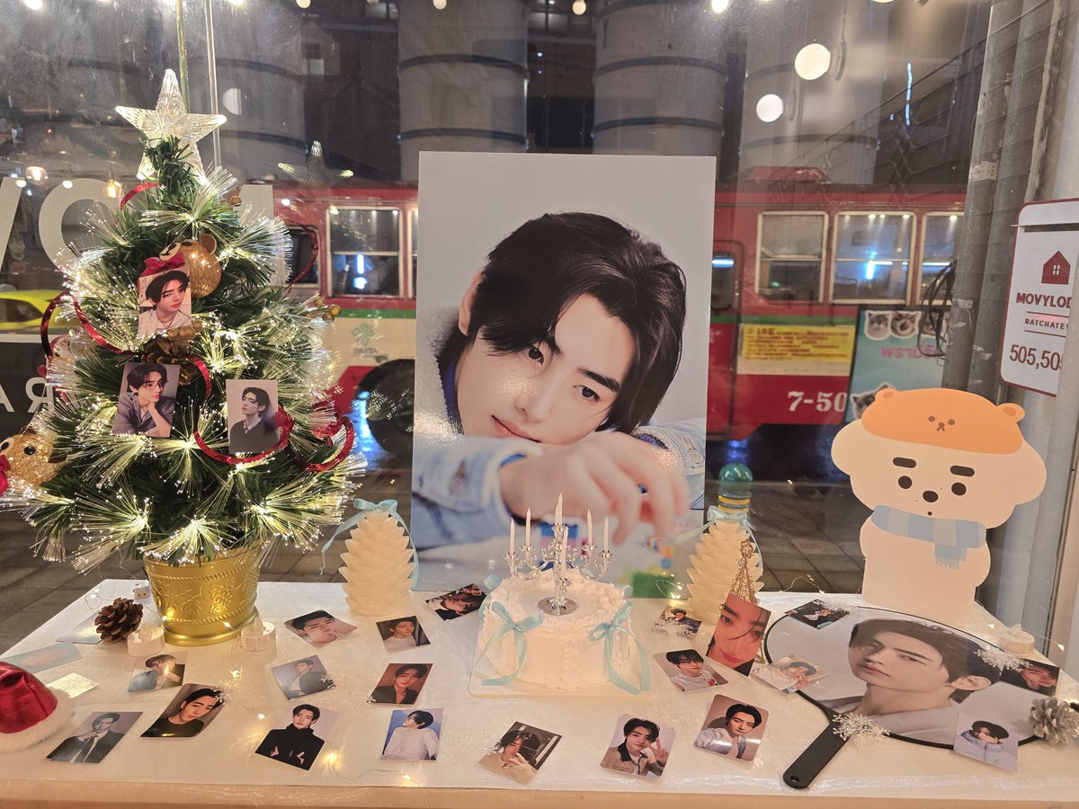 WinterFlameHOON's tweet photo. see you tomorrow 🩵🤍
last day ~~ 🫶🫶

#TheWinterFlameOf_SUNGHOON .ᐟ.ᐟ

➥ MOVYLODGE Cafe (BTS Ratchatewi Exit4) 
➥ Sunday, 7 Dec. 2025 
➥ 11:00 - 17:00 

#HAPPYSUNGHOONDAY
#ENHYPEN_SUNGHOON https://t.co/czkusboYYJ
