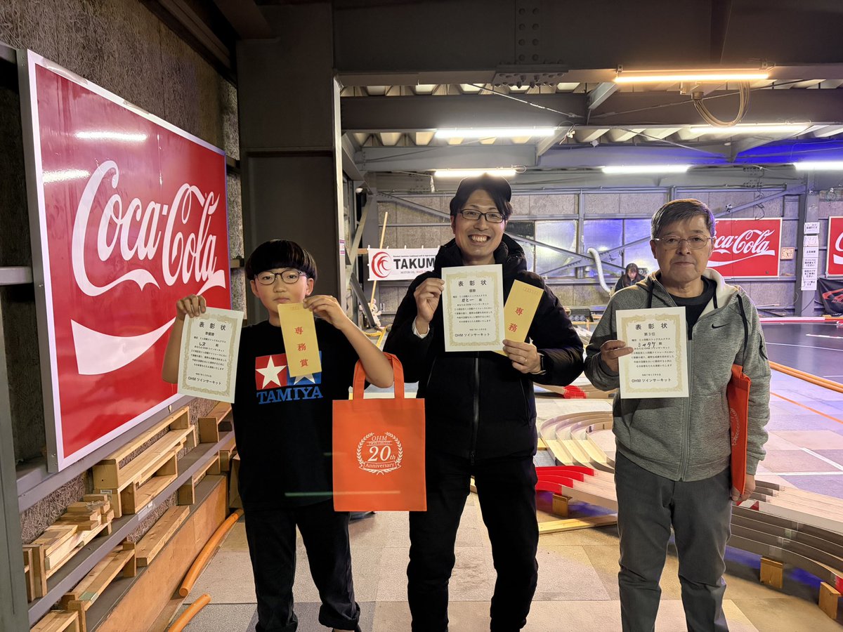 ohmツインサーキット
オープン20周年記念
ミニ四駆ナイトレース
ストック子供
優勝みずきくん🥇
準優勝けんぴくん🥈
3位リオくん🥉

ストック大人
優勝かとーさん🥇
準優勝りおくん🥈
3位ミヤタケさん🥉
