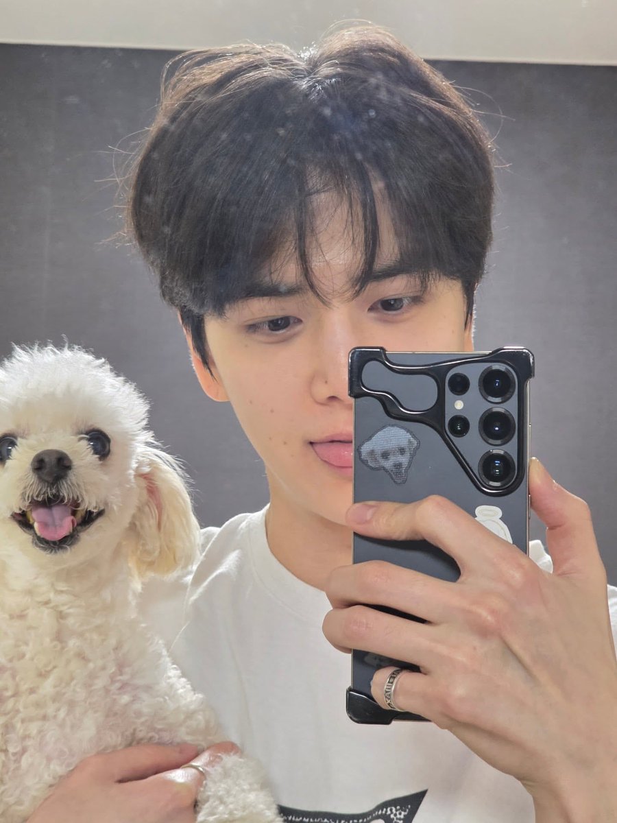 251206 #영훈 인스타
instagram.com/p/DR7J5lSk5Is/

I'm happy that I'm 8 years old