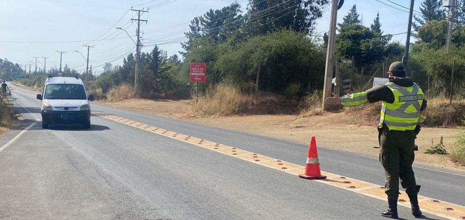 A raíz del  fin de semana largo, estamos desplegados en todas las rutas de la Región de O'Higgins. En Ruta 90, a la altura de #Marchigue, se encuentra <a href="/carab_ohiggins/">Carab_Ohiggins</a> 3° Comisaría #Pichilemu, controlando velocidad y aplicando alcotest y narcotest. Recuerde respetar las normas de