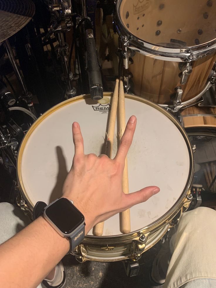 ᅠᅠᅠᅠᅠᅠᅠᅠᅠᅠ
               Faz o sinalzinho do rock🤟🏻