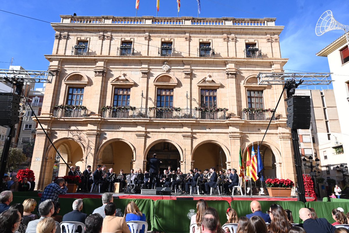 Hoy celebramos el Día de la #ConstituciónEspañola con el concierto de la Banda Municipal de Castelló en la plaza Mayor