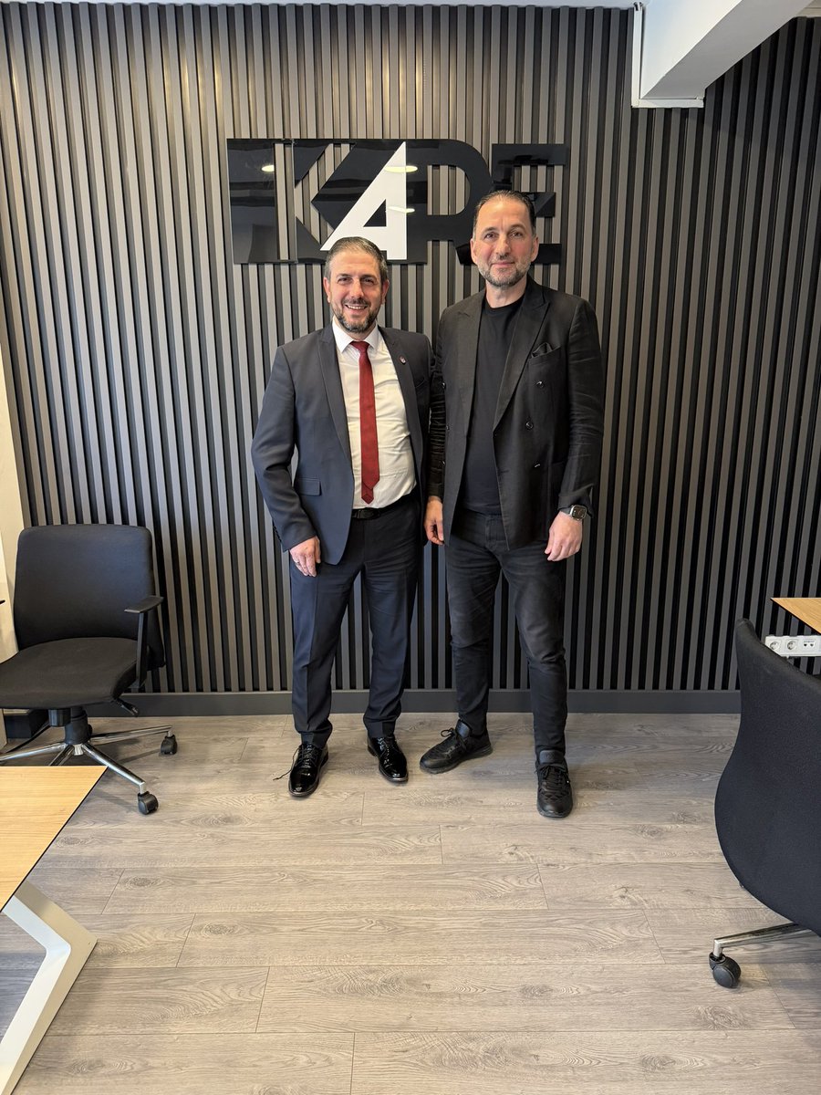 1967 Trabzonlular Derneği Başkanı Yusuf ÜNAL'ı 
ofisimizde ağırladık, nazik ziyaretleri için kendilerine teşekkür ederim. <a href="/Trabzonspor/">Trabzonspor</a>