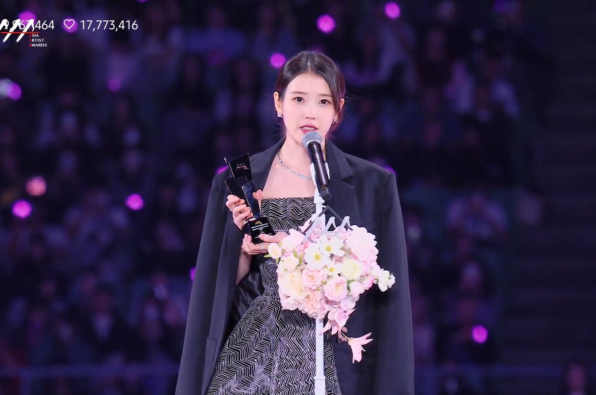 이게 여왕의 자태야