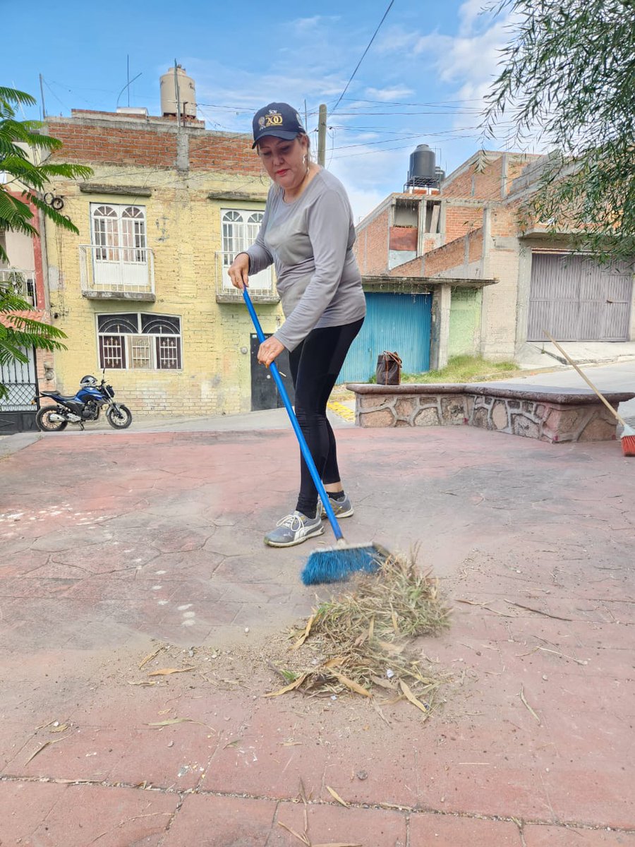 Esther Mandujano tweet media