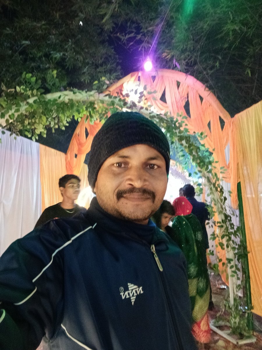 kripashanker15's tweet photo. पहचानने वाले जब पहचानने से इन्कार करदे तब समझ जाना, मित्रों कि आप निखर गये हो या बिखर गये हो https://t.co/Wj3Bn421L5
