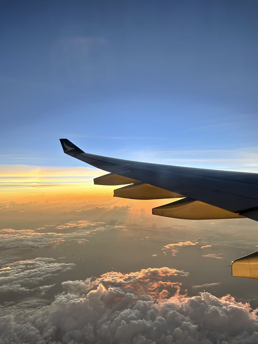 putranicholas1's tweet image. Terbang dengan maskapai terbaik #1 dan #3 dunia ✈️