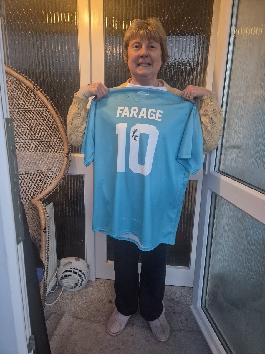 Delighted to drop off Barbara from Shoeburyness' Nigel Farage Number 10 shirt, signed by <a href="/Nigel_Farage/">Nigel Farage MP</a> himself.
She won it at my <a href="/reformparty_uk/">Reform UK</a> <a href="/reformsouthend/">Reform UK Southend</a> Ladies Night last month, but wanted it signed by the main man xxx