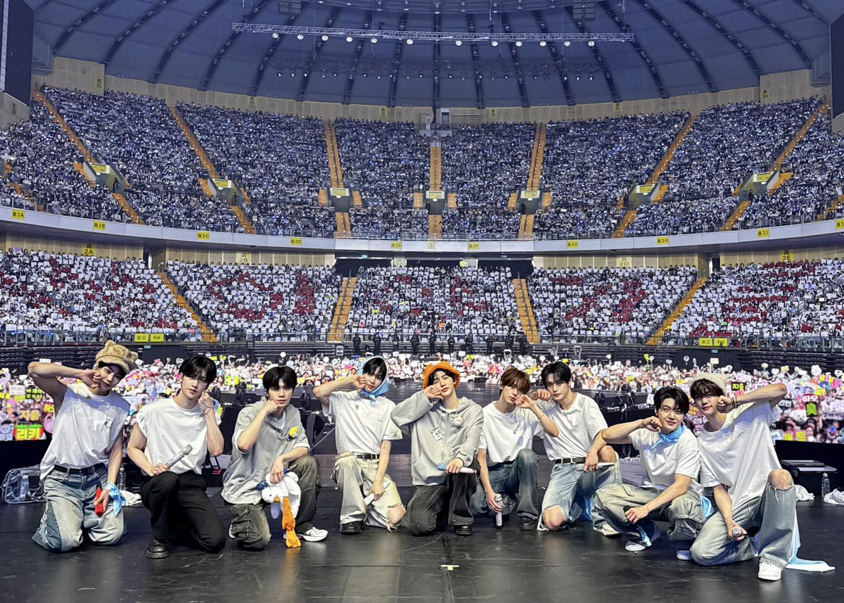 ZB1_official's tweet photo. _𝗭𝗘𝗥𝗢𝗙𝗢𝗖𝗨𝗦

2025 ZEROBASEONE WORLD TOUR [𝗛𝗘𝗥𝗘&amp;𝗡𝗢𝗪] IN TAIPEI

We always love ZEROSE🌹

#ZEROBASEONE #ZB1 #제로베이스원 https://t.co/UhWBZDEBKf