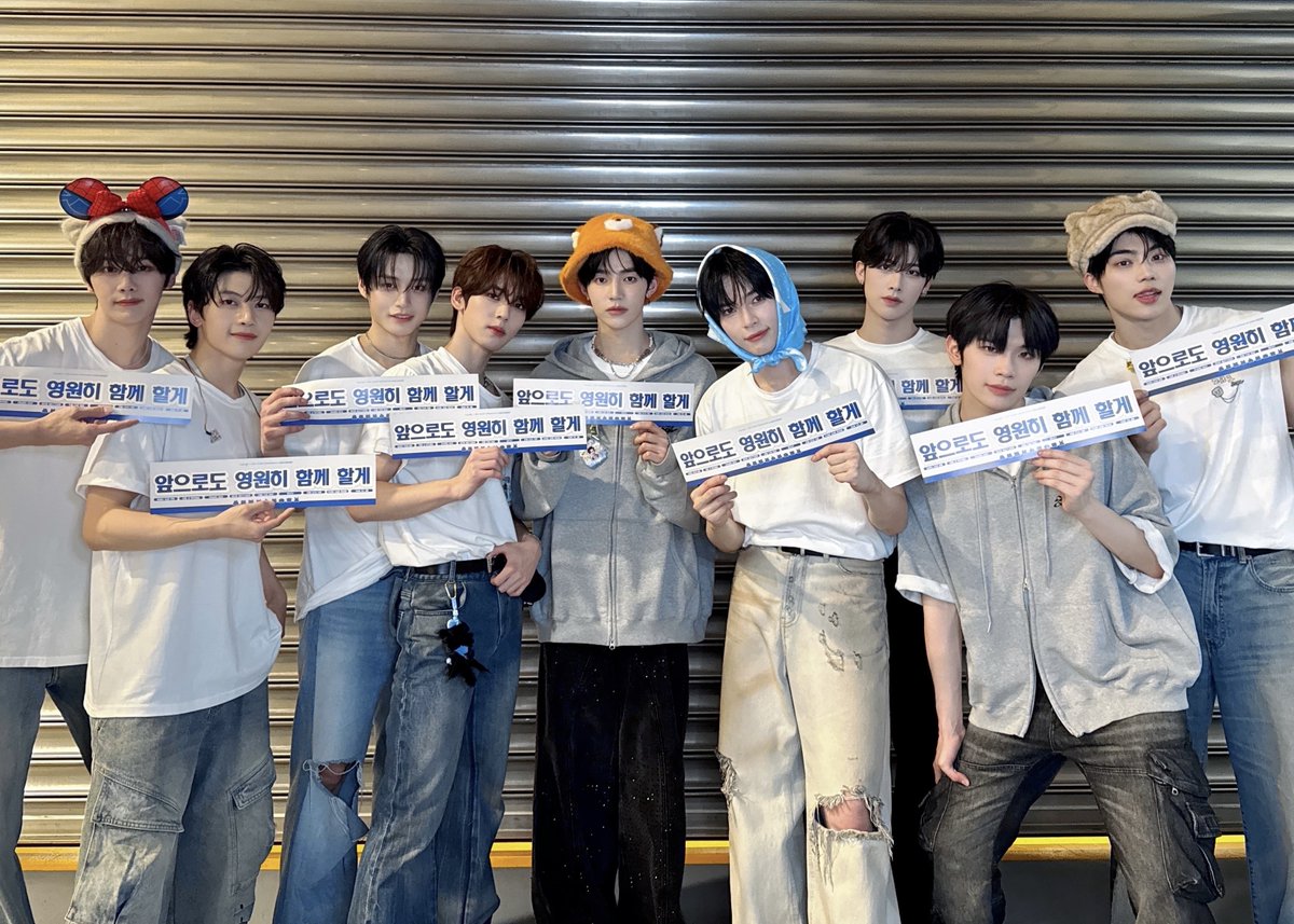 _𝗭𝗘𝗥𝗢𝗙𝗢𝗖𝗨𝗦

2025 ZEROBASEONE WORLD TOUR [𝗛𝗘𝗥𝗘&amp;𝗡𝗢𝗪] IN TAIPEI

We always love ZEROSE🌹

#ZEROBASEONE #ZB1 #제로베이스원