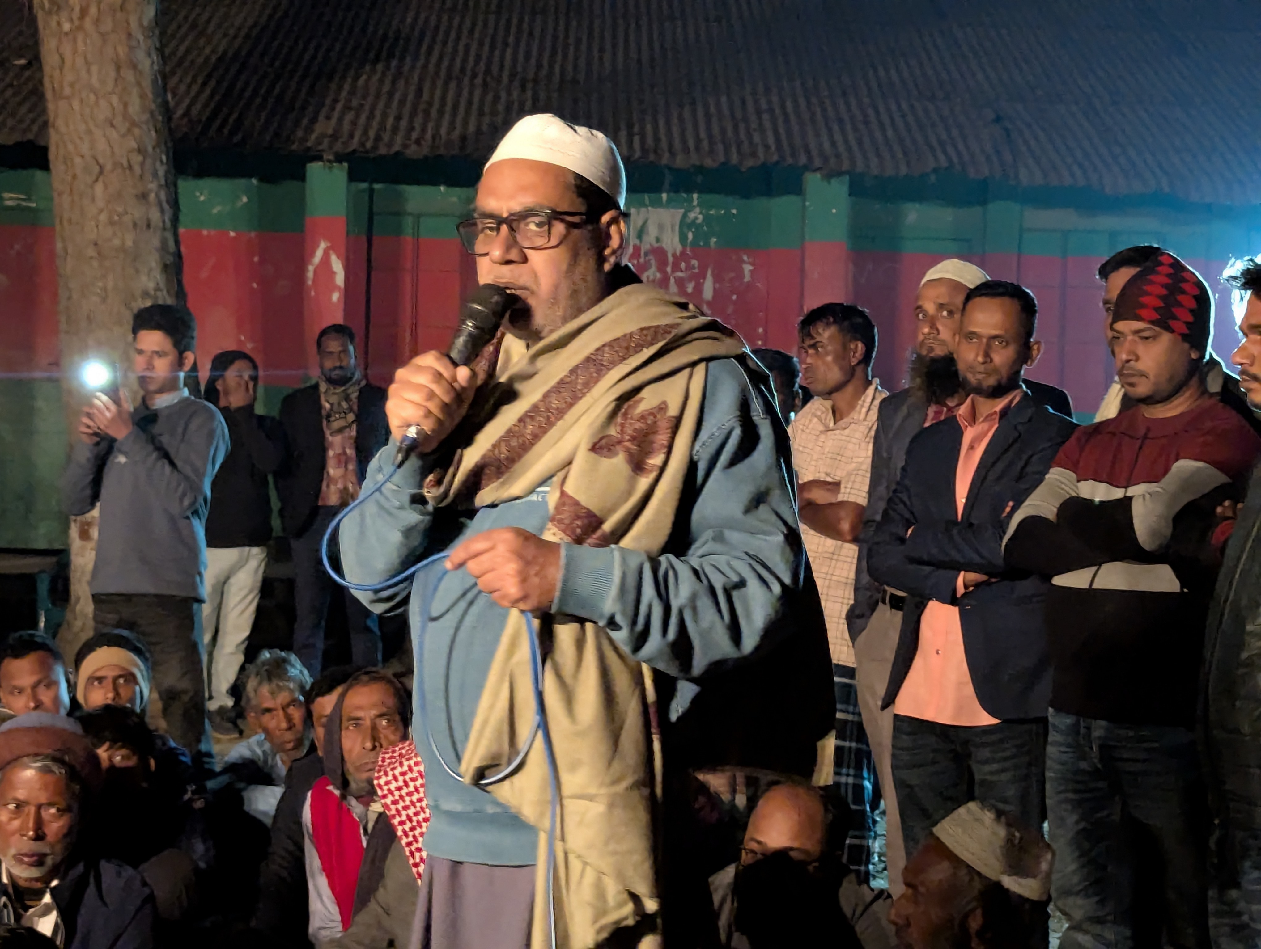 ‘এই ক্রান্তিলগ্নে তাঁর উপস্থিতি বড়ই প্রয়োজন, সকলেই দোয়া করবেন খালেদা জিয়ার জন্য’