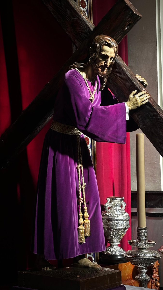 “El tiempo de Adviento nos infunde esperanza, una esperanza que no defrauda. El Señor nunca falla”

El Dulce Nombre de Jesús Nazareno del Paso preside el altar lateral.

En vísperas de la celebración de los solemnes cultos en honor de nuestra Sagrada Titular, María Santísima de