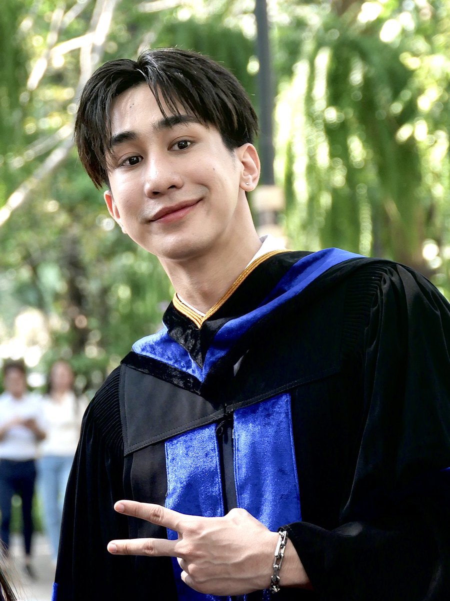 praewnpp's tweet image. ตอนนั้นยังเป็นไอ่เด็กเล็กของพี่ๆอยู่เลย ตอนนี้เรียนจบละ
#GuideGraduation #Guidekc 
#GuideKantapon