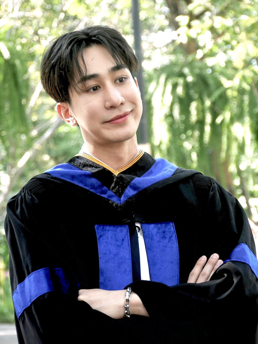 praewnpp's tweet image. ตอนนั้นยังเป็นไอ่เด็กเล็กของพี่ๆอยู่เลย ตอนนี้เรียนจบละ
#GuideGraduation #Guidekc 
#GuideKantapon