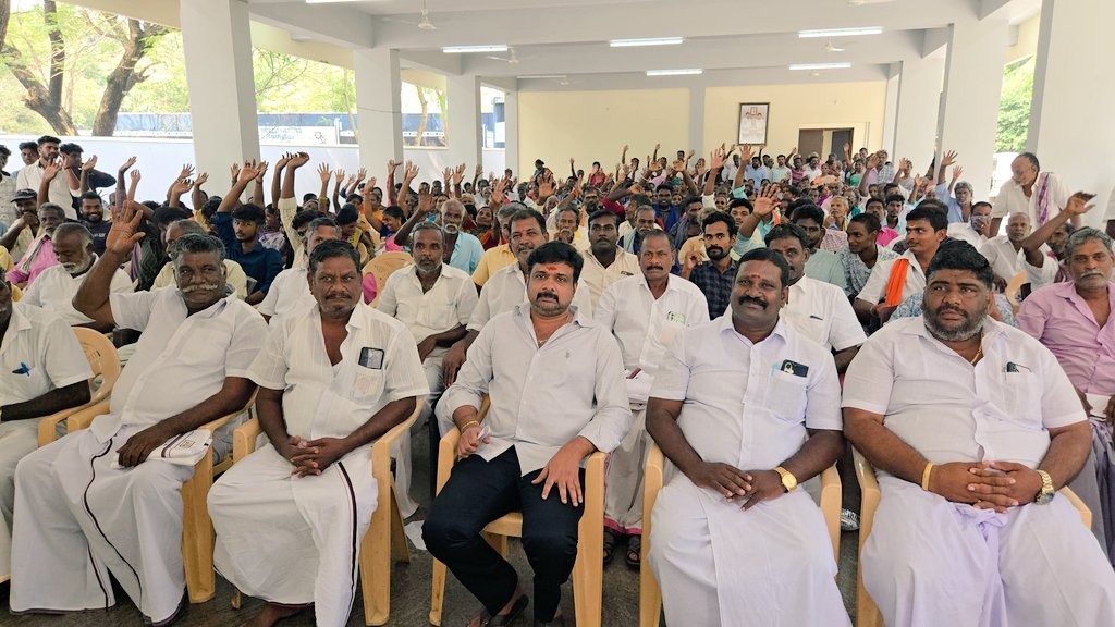 mrkpkathiravan's tweet photo. திராவிட மாடல் அரசின் நாயகர்,கழக தலைவர் மாண்புமிகு தமிழ்நாடு முதல்வர் திரு. @mkstalin அவர்களின் தலைமையேற்று இன்று கடலூர் மாவட்டம், புவனகிரி சட்டமன்ற தொகுதி, கீரப்பாளையம் மேற்கு ஒன்றியத்துக்குட்பட்ட வடப்பாக்கம், ஒடக்கநல்லூர் மற்றும் தரசூர் ஆகிய ஊராட்சிகளில் இருந்து பாமக, அதிமுக ,அமமுக,தவெக ,பாஜக ,உள்ளிட்ட கட்சியில் இருந்து சுமார் 500 மேற்பட்டோர்  திரு.சரவணன் மற்றும் திரு. வரதன் ஆகியோர் தலைமையில் எனது முன்னிலையில் நமது திராவிட முன்னேற்ற கழகத்தில் இணைத்து கொண்டனர். இவ்நிகழ்வில் கீரப்பாளையம் மேற்கு ஒன்றிய கழக செயலாளர் திரு.T.R.T.திருமூர்த்தி, அவர்கள்,அவைத்தலைவர் திரு.பரதூர்.பாலு பொருளாளர் திரு.சுரேஷ், கழக மகளிர் தொண்டர் அணி அமைப்பாளர்,முன்னாள் மாவட்ட கவுன்சிலர் திருமதி.மனோரஞ்சிதம் அவர்கள், காட்டுமன்னார்கோவில் ஒன்றிய செயலாளர் திரு.த.ஜெயப்பாண்டியன் ,திரு.R.மனோகர் ஒன்றிய இளைஞர் அணி நிர்வாகிகள் திரு.ஜெயக்குமார், திரு.கே.தமிழ்ச்செல்வன் மற்றும் ஒன்றிய, கிளை கழக நிர்வாகிகள் கலந்து கொண்டனர்.
@mkstalin
@MRKPanneer
@arivalayam @dmk_youthwing
@DMKITwing @DMKCuddalore
#CuddaloreEastDMK