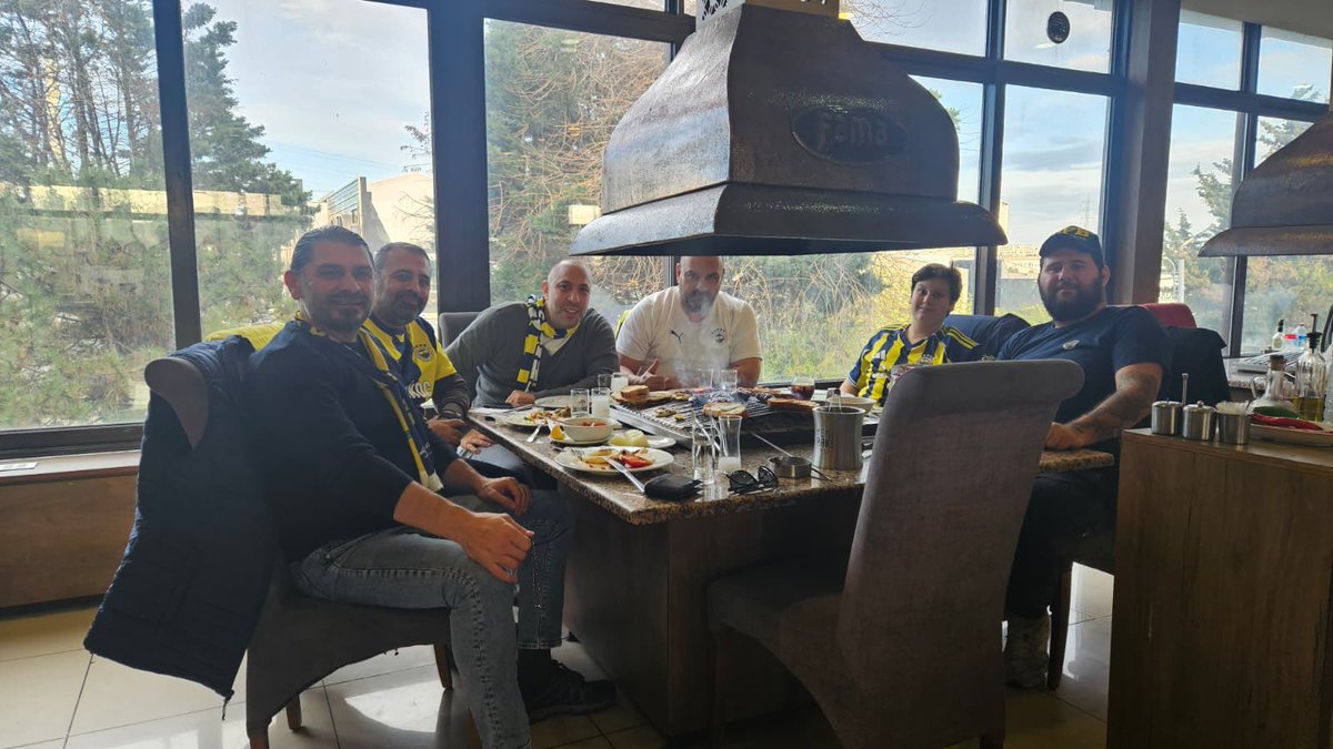 Başakşehir maçı için buluştuk şartlar zor olsa da sahaya odaklanmalı yarıştan kopmamalıyız federasyon ile mücadele yönetimin işi bizim işimiz hep destek tam destek şimdi bu maça konsantre <a href="/Fenerbahce/">Fenerbahçe SK</a> <a href="/borarefik_1907/">Bora__1907</a> <a href="/can_uzkan/">Can Uzkan</a>