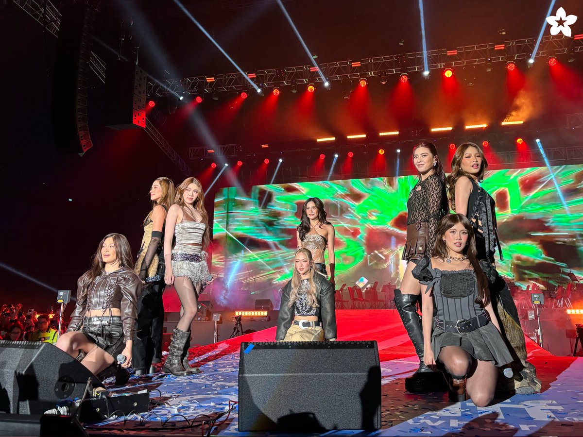 BINI_ph's tweet image. Like O-M-G! Ramdam na ramdam namin ang lakas ng ROAR energy sa buong PH Arena! 🙌🏻🥹

Thank you for singing and dancing with us at ROAR: Cloudstaff Yearend Party 2025! 🎶💖

To more roaring wins, Cloudstaffers!

BINI ROARS AT PH ARENA
#BINI #BINIatCSRoar2025 #CSRoar2025…