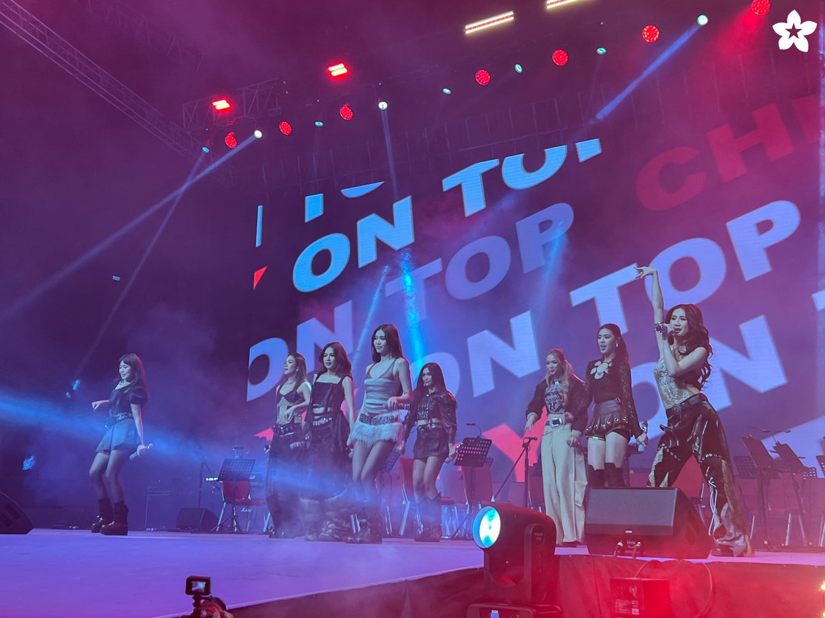 BINI_ph's tweet image. Like O-M-G! Ramdam na ramdam namin ang lakas ng ROAR energy sa buong PH Arena! 🙌🏻🥹

Thank you for singing and dancing with us at ROAR: Cloudstaff Yearend Party 2025! 🎶💖

To more roaring wins, Cloudstaffers!

BINI ROARS AT PH ARENA
#BINI #BINIatCSRoar2025 #CSRoar2025…