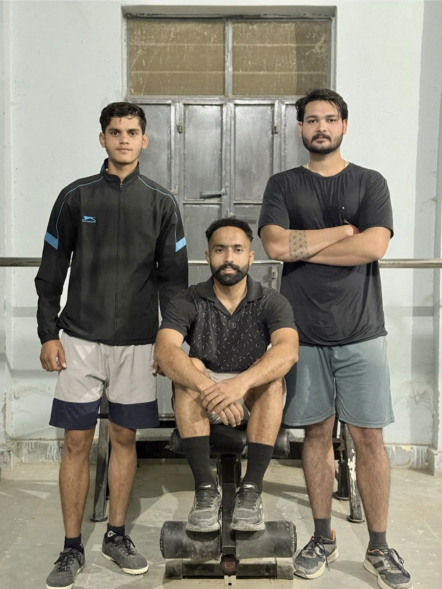 harjotbrarten's tweet photo. ਲਾਉਦੇਂ ਨਹੀਂਉ ਬਾਜੀਆਂ 🐇 ਗਿਦੜਾਂ ਦੀ ਹੇੜ ਤੇ 
ਮਿਤਰਾਂ ਨੂੰ ਚੱਸਕੇ ਆ 🐃 ਸਾਨਾਂ ਵਾਲੇ ਭੇੜ ਦੇ … https://t.co/KXraGQwvyT