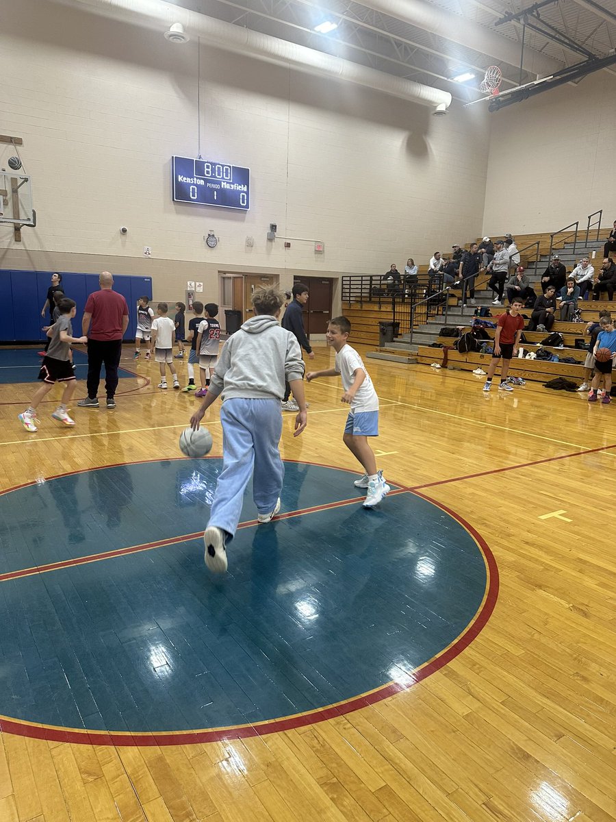 BoyKenstonbball's tweet image. ✈️🏀 this morning was a great time for our present to connect with our future! 
Great job Coach Hillman and Coach Fromwiller for your leadership! To our players, you were rockstars!