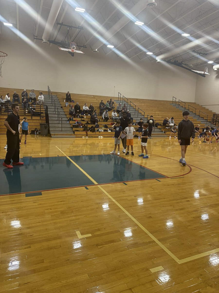 BoyKenstonbball's tweet image. ✈️🏀 this morning was a great time for our present to connect with our future! 
Great job Coach Hillman and Coach Fromwiller for your leadership! To our players, you were rockstars!