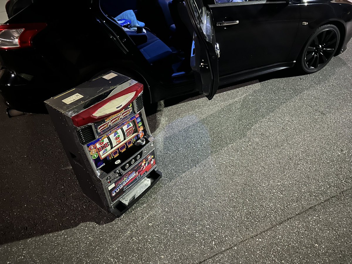 車の横にジャグラーあるのおかしいね？