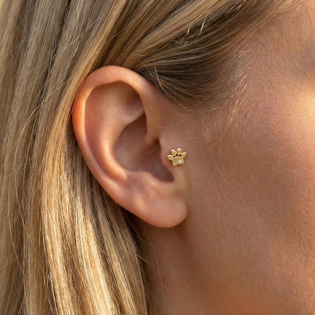 luniaatelier's tweet image. Calling all cat lovers! 🐾We just found the purr-fect addition to your ear stack. The Cat Paw Piercing: 14K gold, tiny sparkle, endless cuteness.

Who needs this right now? 🙋‍♀️

#LuniaAtelier #CatMom #EarStack