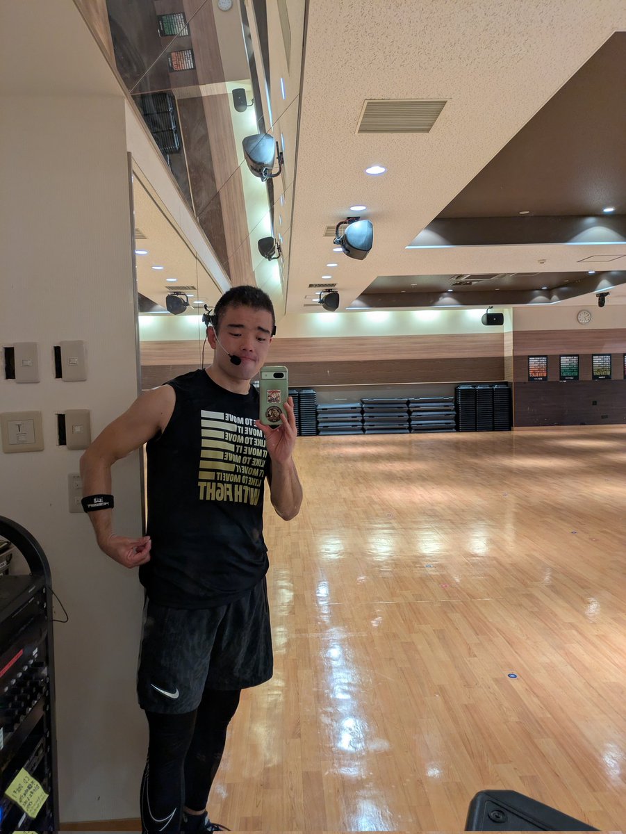 JusticeMikio's tweet image. #GroupFight 2本
#GroupPower 1本
朝トレも含めて1日アクティブに動いたのでご褒美に大好物の家系ラーメン🍜（ご飯おかわり自由）　
大盛り4杯ペロリでした🍚😋
合言葉は「美味しく健康に」
#フィットネスインストラクター